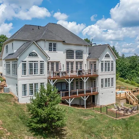 Weekend Friends And Fam! Media Room, Hot Tub, Firepit, Sleeps 18 Minutes To Asheville